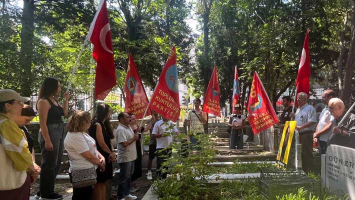 Zeki Özhoroz mezarı başında saygı ve özlemle anıldı