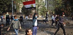 Tahrir darbeye karşı koyuyor