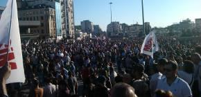 AKP karanfil atan halka saldırıyor AKP karanfil atan halka saldırıyor