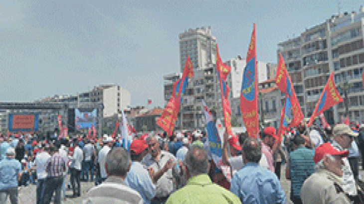 1 Mayıs İzmir'de çoşkuyla kutlandı 1 Mayıs İzmir'de çoşkuyla kutlandı
